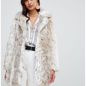 Super cute faux fur coat (CARMAR)